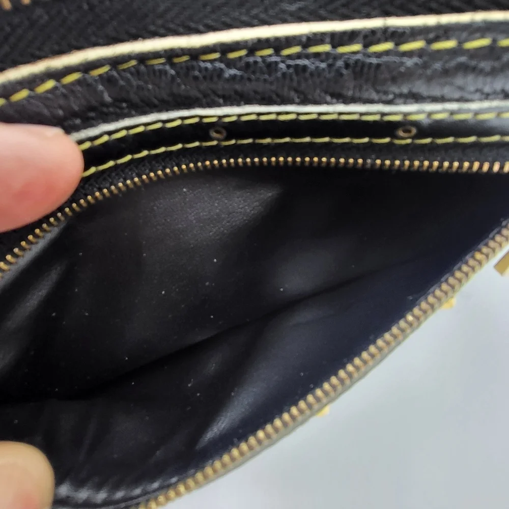 LOUis Vuitton Suhali Leather Zippy Long Wallet..Authentic..